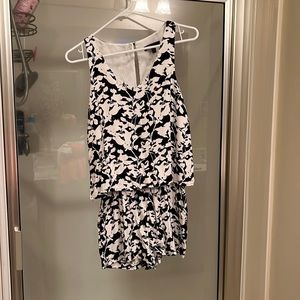 Black and white romper from Banana Republic. Size 0.